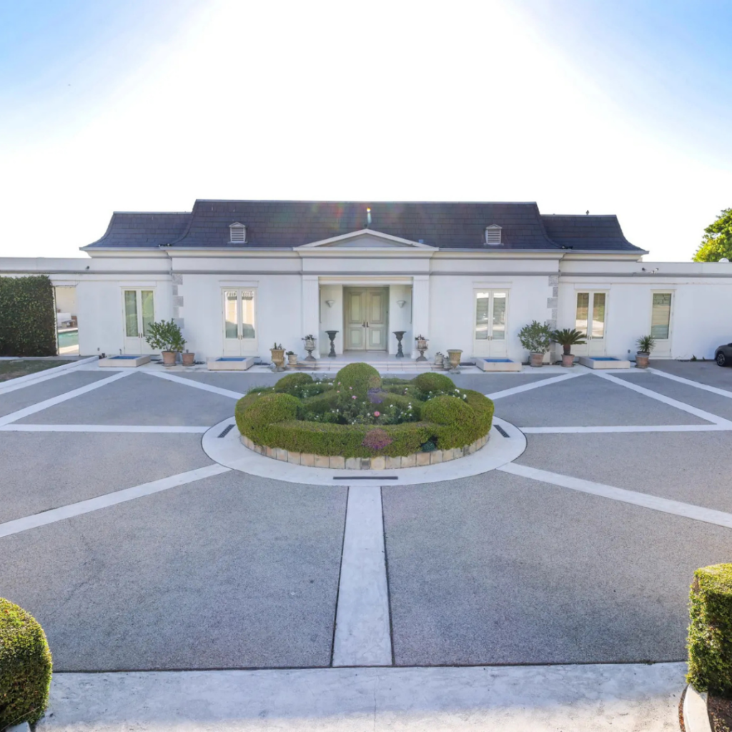 Grand exterior of the Bruce Springsteen Estate in Beverly Hills, ideal for high-end weddings and private events
